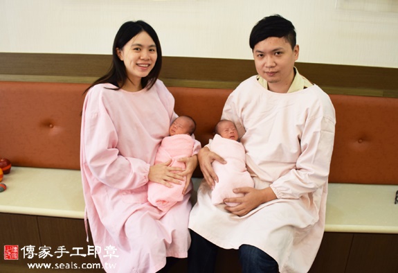 方弟弟(新北中和區到府嬰兒寶寶滿月剃頭理髮、免費到府嬰兒剃胎毛儀式吉祥話)。到府剃頭剃胎毛主持、專業拍照、DVD光碟、證書。★購買「臍帶章、肚臍章、胎毛筆刷印章」贈送：剃頭、收涎、抓周，三選一。2015.11.19 照片2
